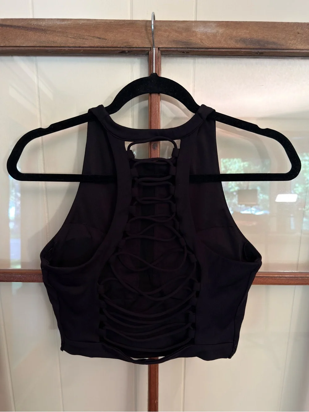 Alo Yoga Black High Neck Lace-Up Back Sports Bra Athleisure Crop Top Size Medium